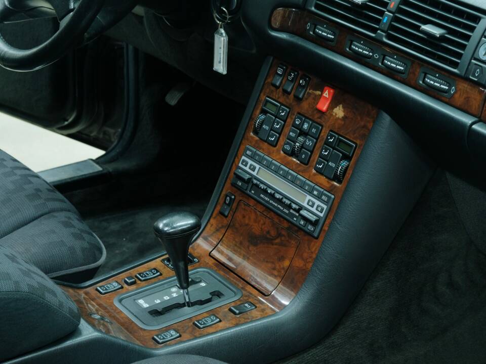 Bild 38/50 von Mercedes-Benz 400 SE (1991)