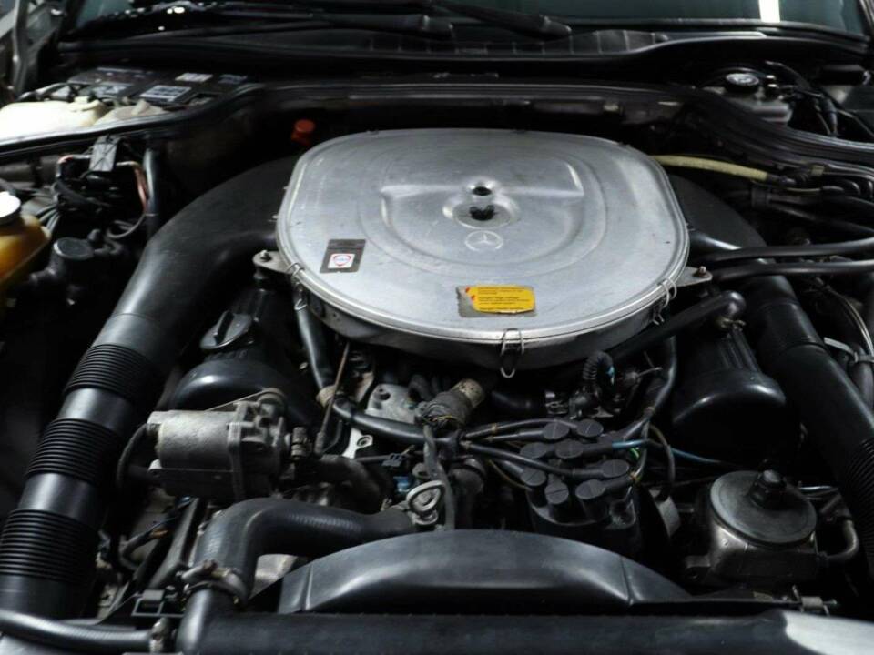 Image 24/30 of Mercedes-Benz 560 SEC (1988)