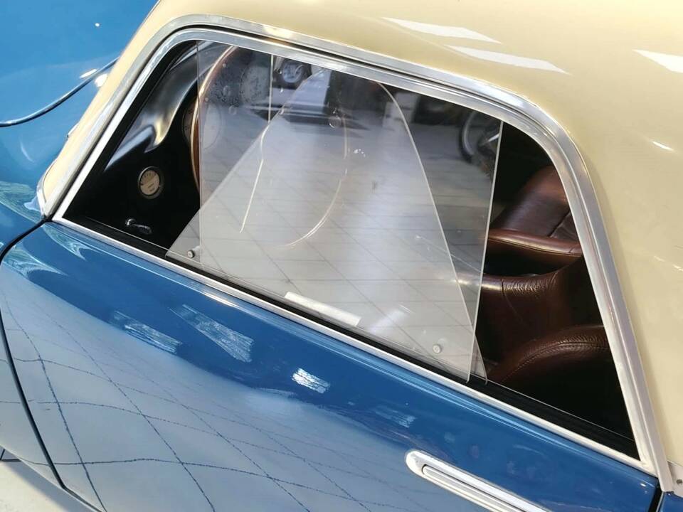 Afbeelding 18/56 van SIMCA 8 Sport (1951)