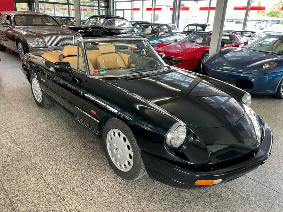 Immagine 2/18 di Alfa Romeo 2.0 Spider (1993)
