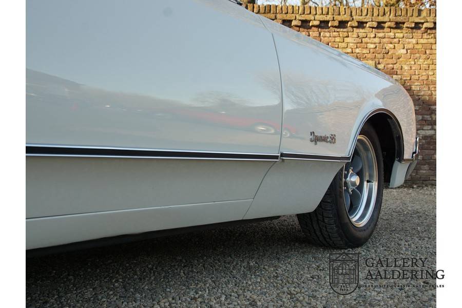Image 41/50 of Oldsmobile Dynamic 88 (1966)