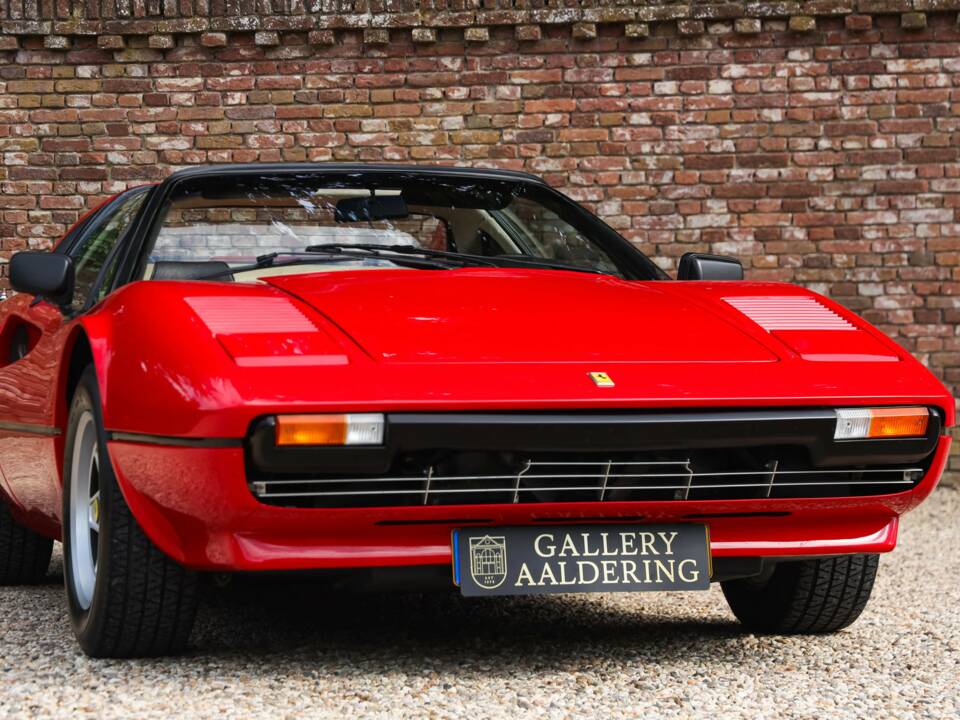 Image 33/50 de Ferrari 308 GTSi (1981)