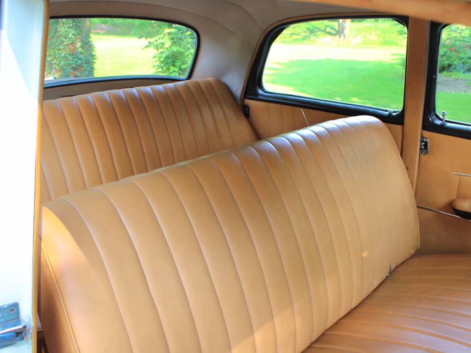 Image 35/50 of Mercedes-Benz 219 (1959)