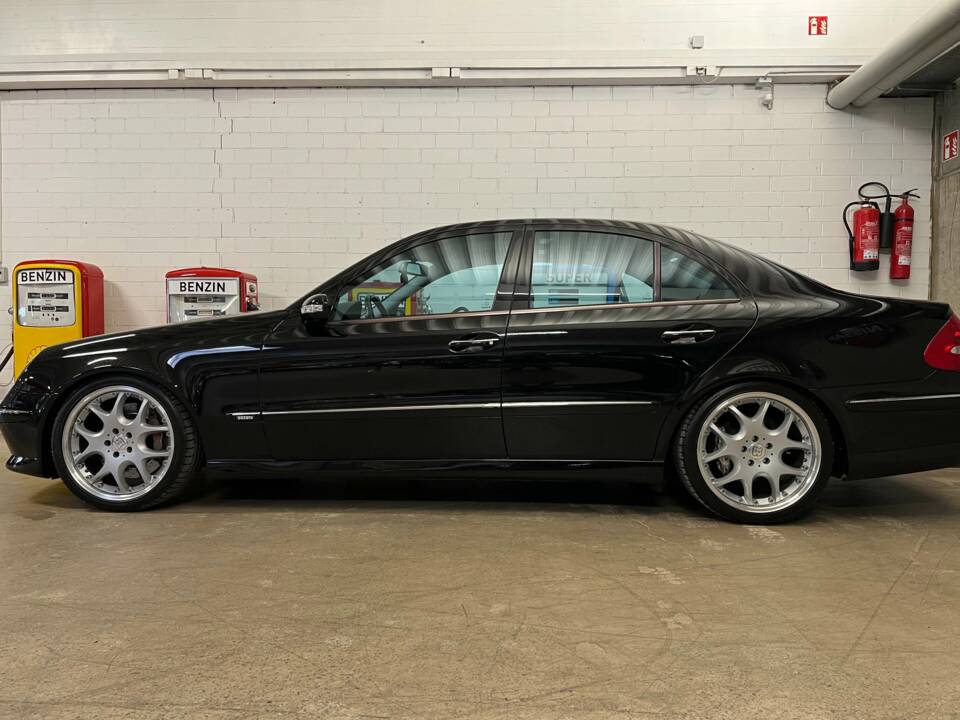 Image 1/20 of Mercedes-Benz E 500 (2002)