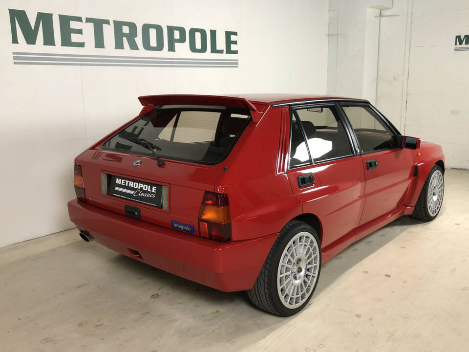 Image 7/33 of Lancia Delta HF Integrale Evoluzione I (1992)