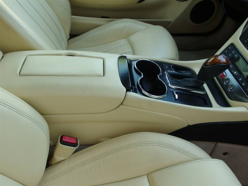 Image 51/98 of Maserati GranTurismo 4.2 (2008)