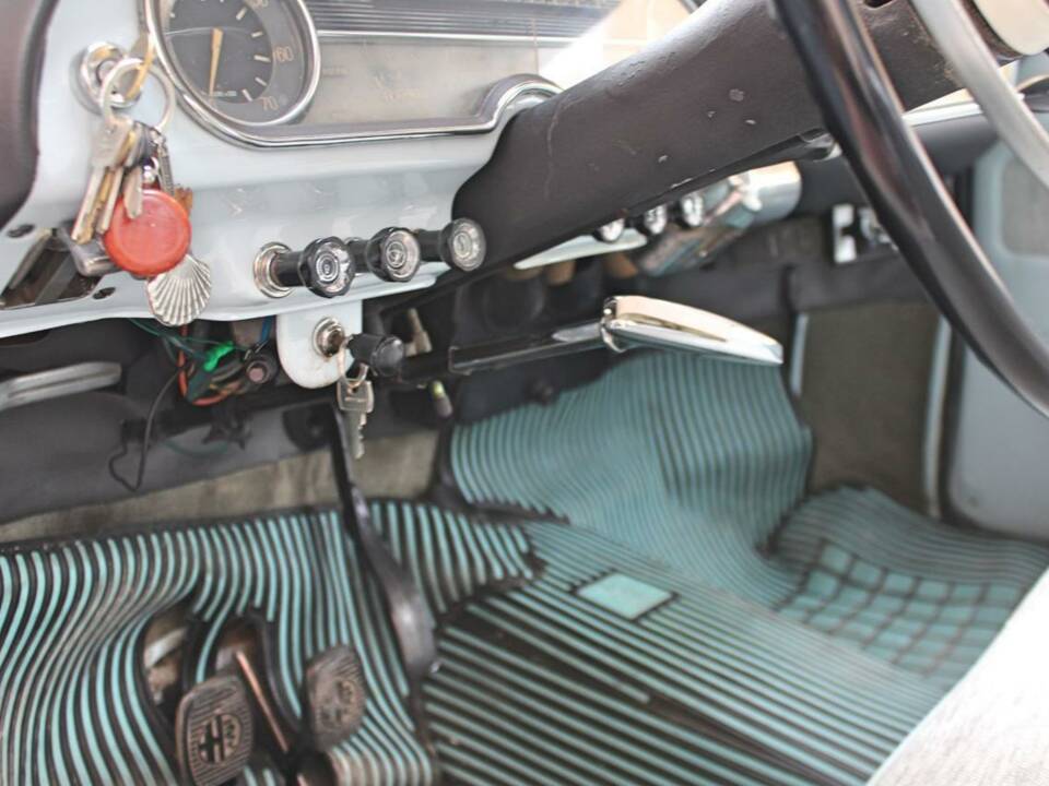 Image 22/47 of Alfa Romeo Giulietta TI (1961)