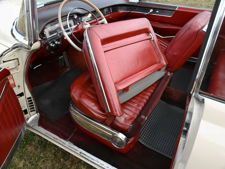Bild 35/50 von Cadillac 62 Convertible (1954)