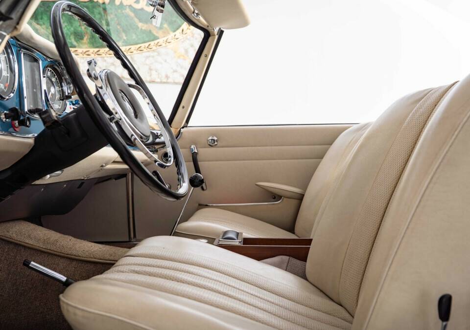Image 23/33 of Mercedes-Benz 230 SL (1966)