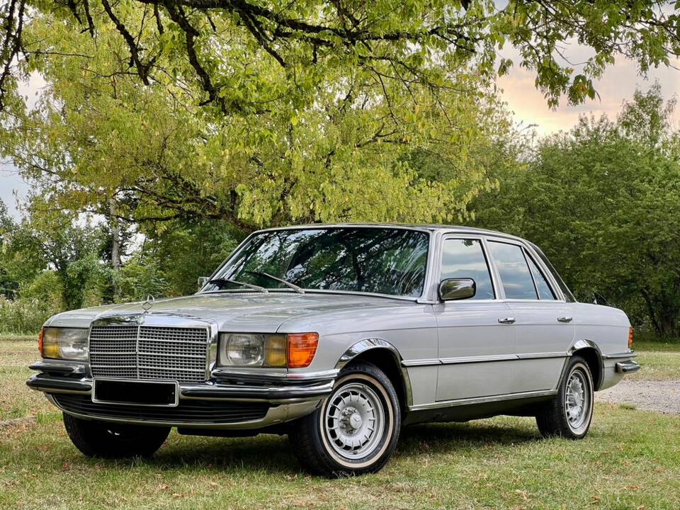 Image 4/8 of Mercedes-Benz 280 SE (1977)