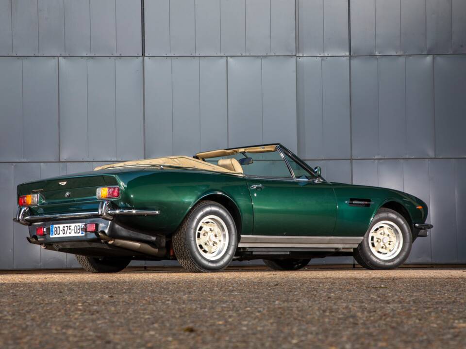 Image 11/20 of Aston Martin V8 (1981)