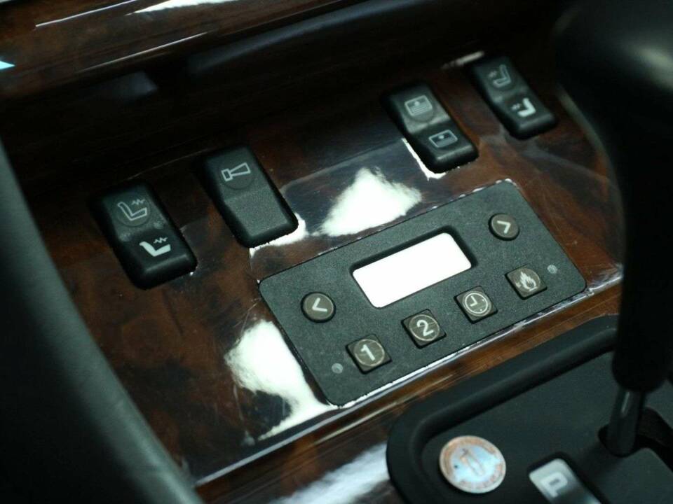 Afbeelding 21/50 van Mercedes-Benz 560 SEC (1991)