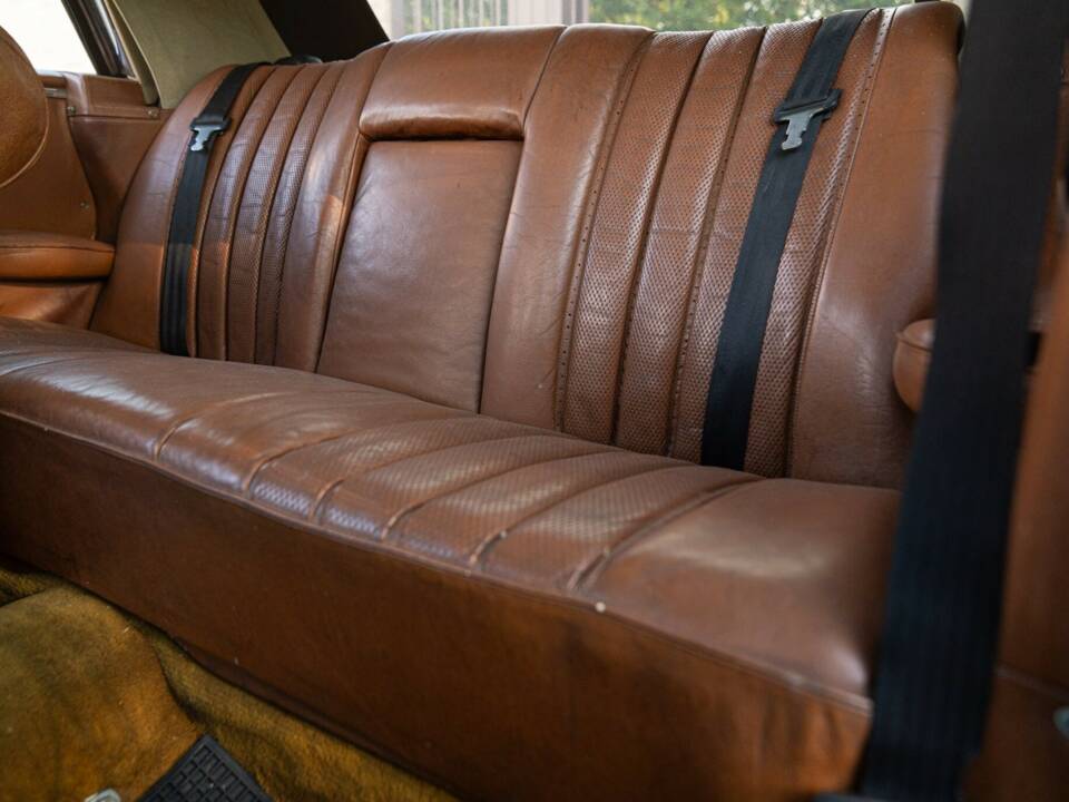 Obraz 50/50 pojazdu Mercedes-Benz 220 SE b (1964)