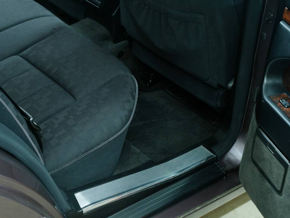 Bild 48/50 von Mercedes-Benz 400 SE (1991)