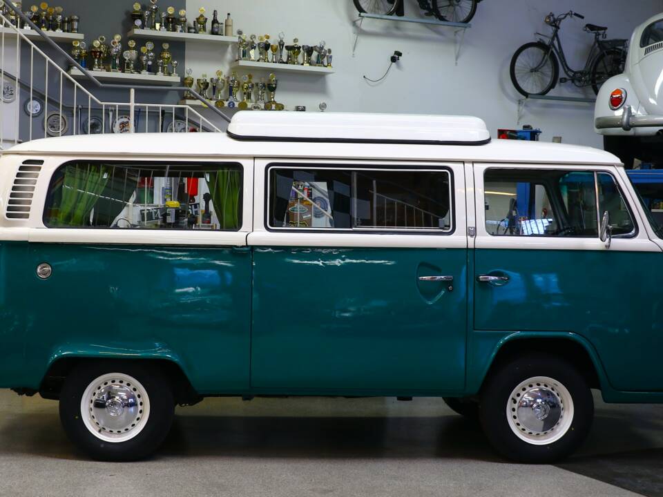 Bild 8/38 von Volkswagen T2b Camper (1974)