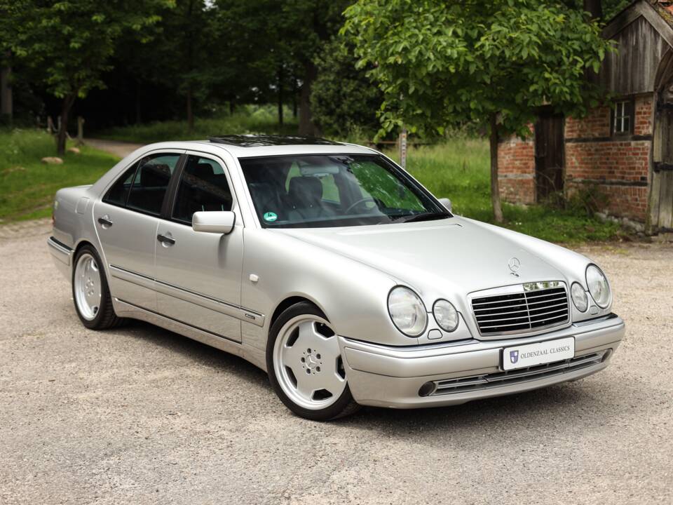 Image 8/98 de Mercedes-Benz E 50 AMG (1996)