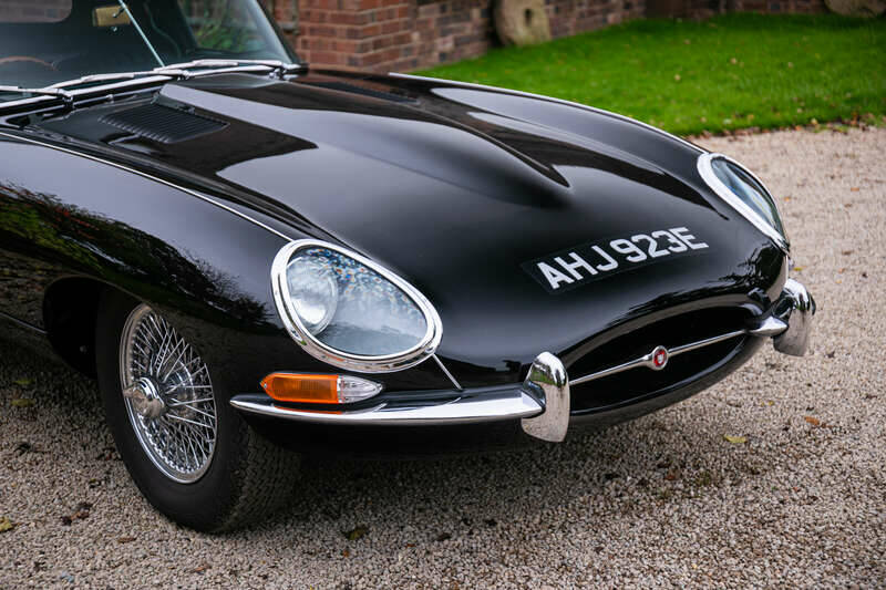 Image 8/50 de Jaguar E-Type (1967)