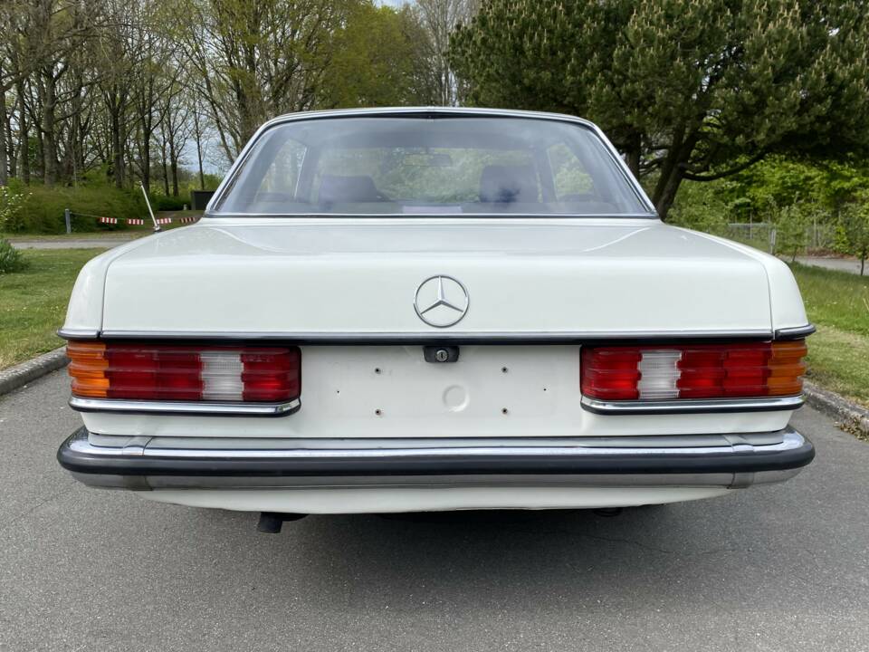 Image 4/49 of Mercedes-Benz 230 C (1980)