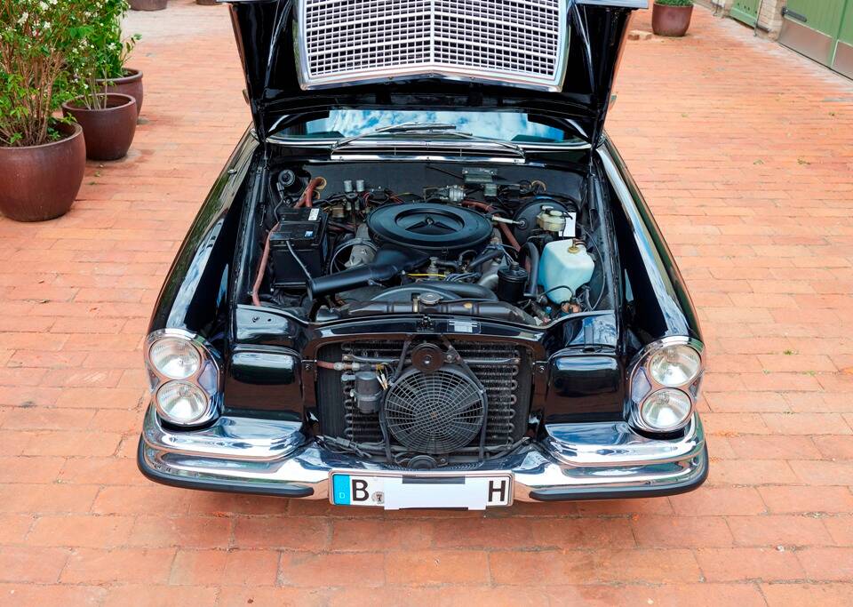 Image 125/188 of Mercedes-Benz 280 SE 3,5 (1971)