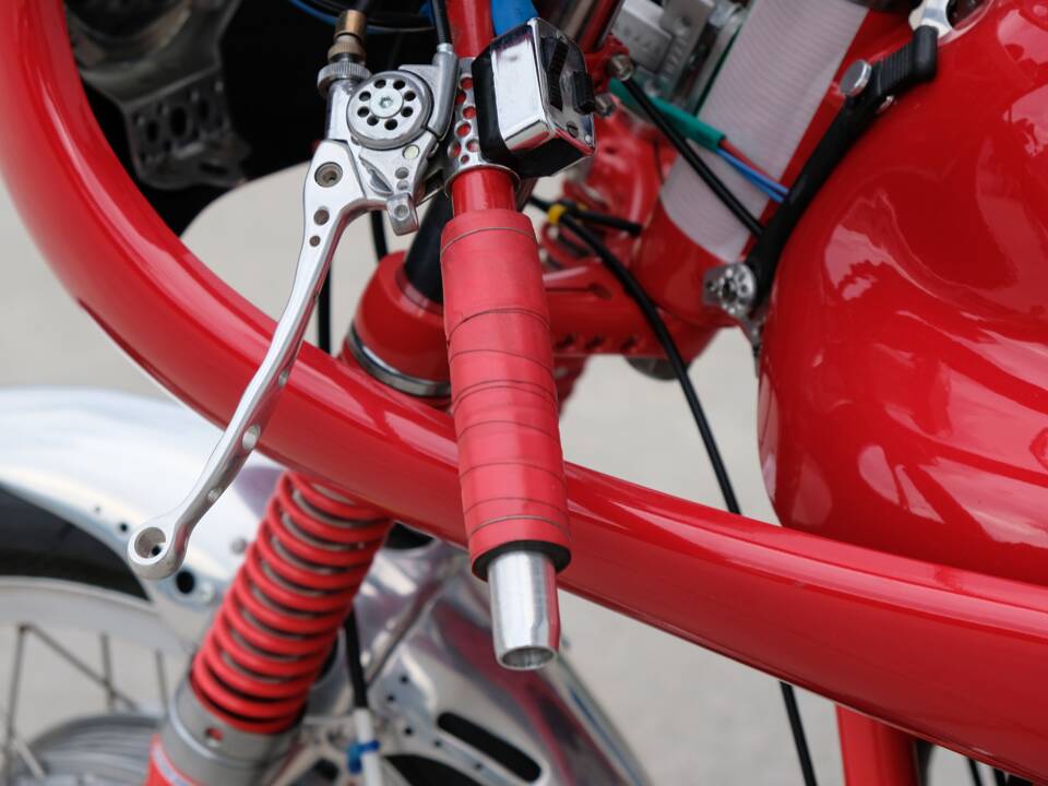 Image 34/44 of Moto Guzzi DUMMY (1972)