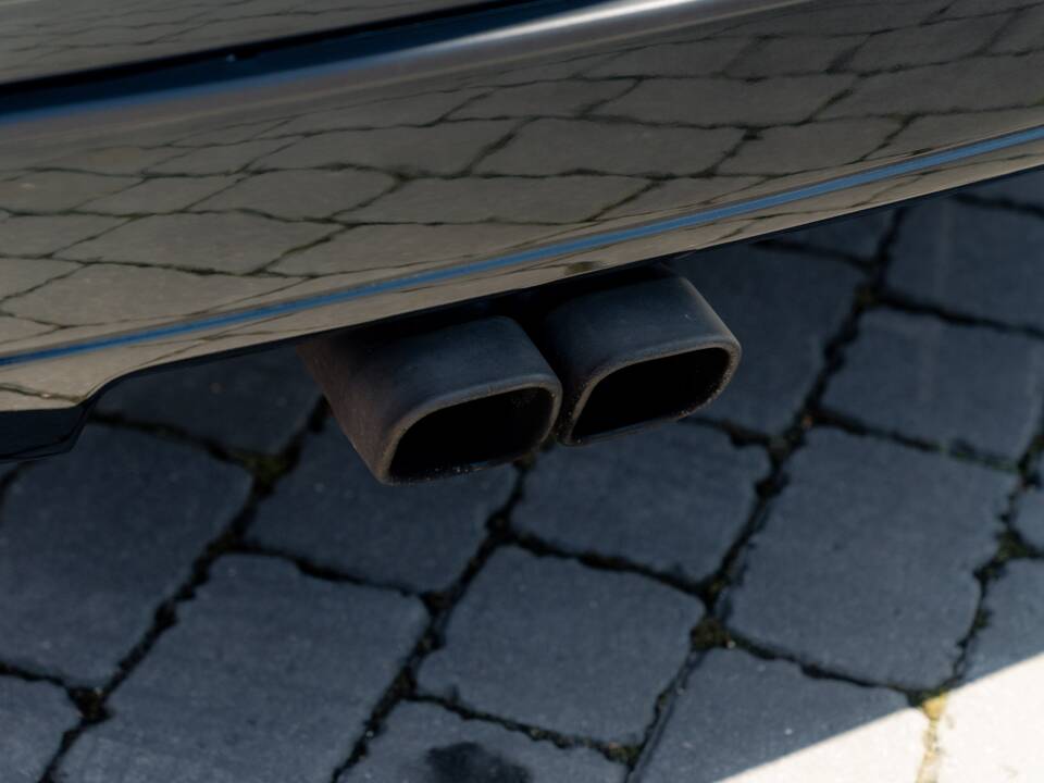 Image 69/75 of Lotus Carlton (1991)