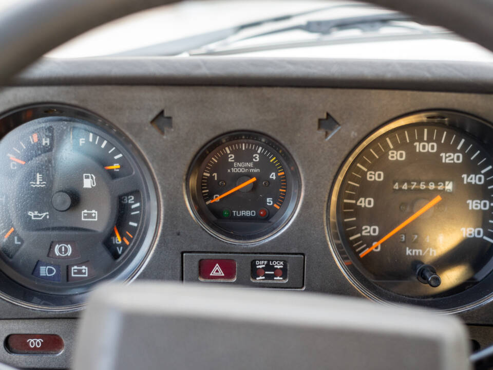 Image 77/100 of Toyota Land Cruiser HJ61 GX (1987)