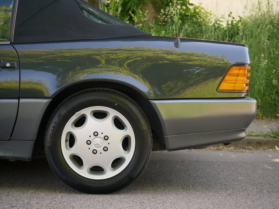 Image 30/39 de Mercedes-Benz 280 SL (1900)