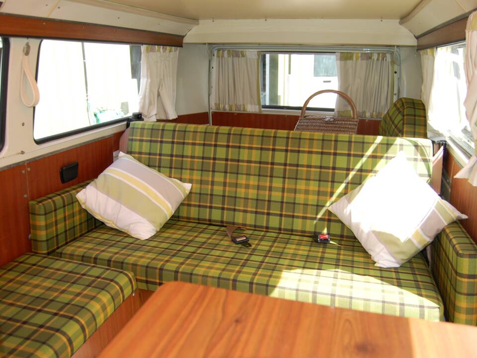 Imagen 8/12 de Volkswagen T2b Westfalia (1975)