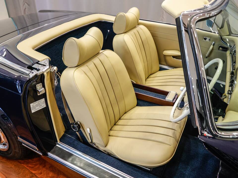 Image 21/31 de Mercedes-Benz 280 SL (1968)