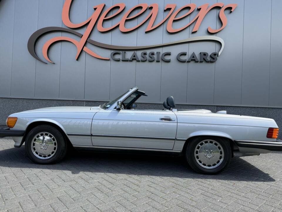 Afbeelding 13/44 van Mercedes-Benz 560 SL (1986)