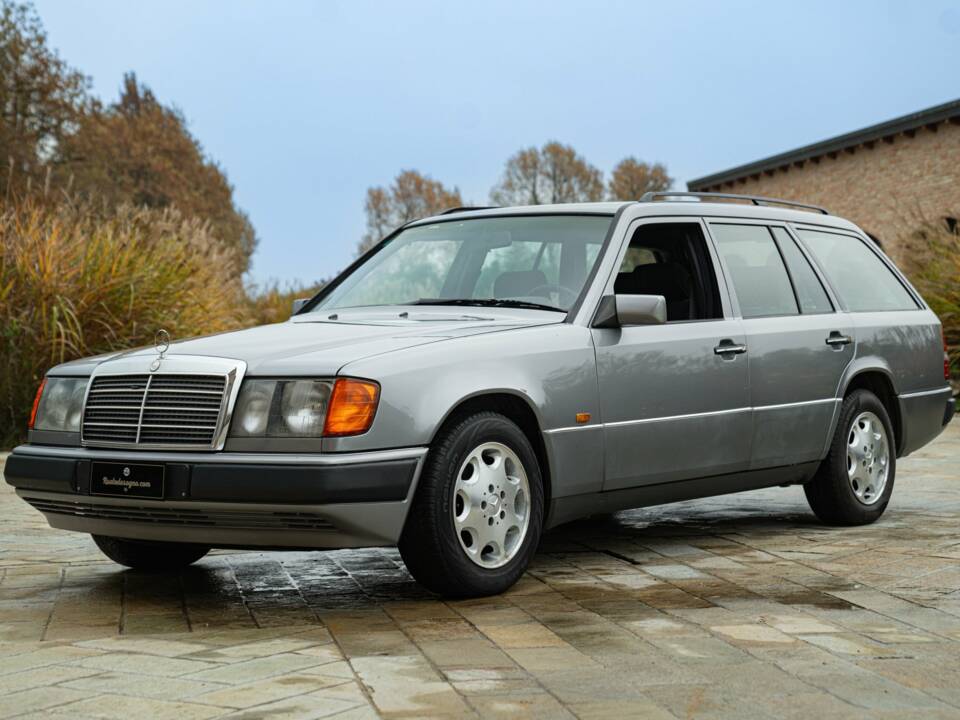 Immagine 10/50 di Mercedes-Benz 200 TE (1992)