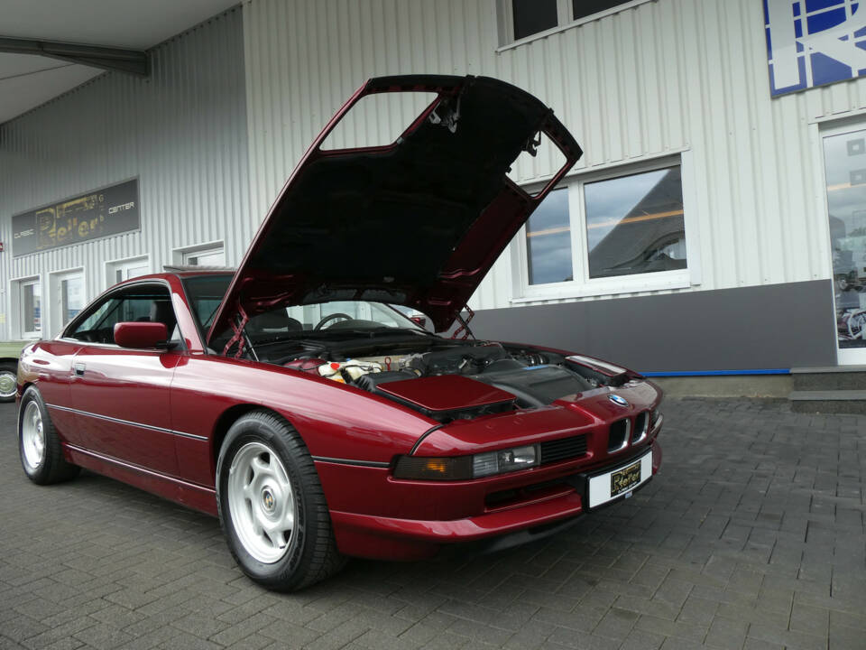 Image 17/30 de BMW 850i (1990)