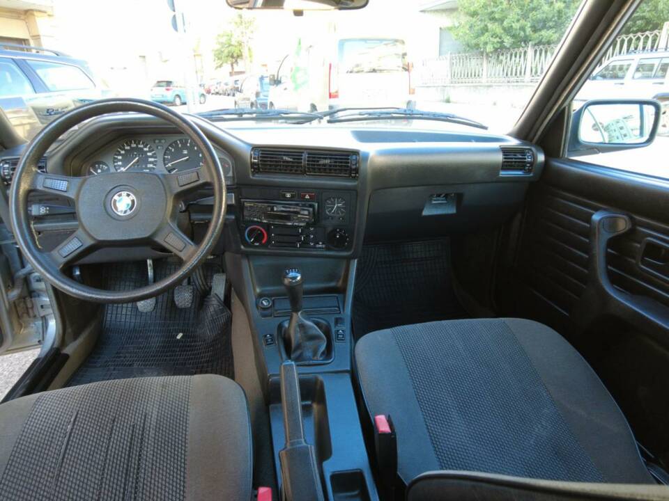 Imagen 16/19 de BMW 318i (1989)