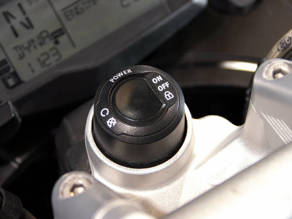 Image 31/50 of BMW DUMMY (2017)
