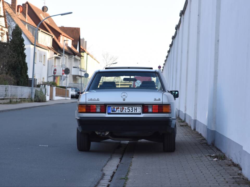 Image 3/18 of Mercedes-Benz 190 E 2.6 (1987)