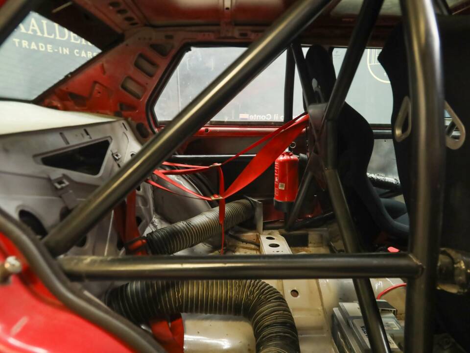 Image 25/50 de Alfa Romeo 75 3.0 V6 QV (1990)