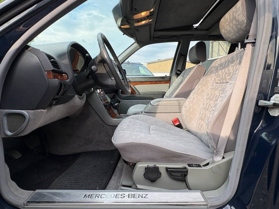 Immagine 10/28 di Mercedes-Benz 400 SE (1992)
