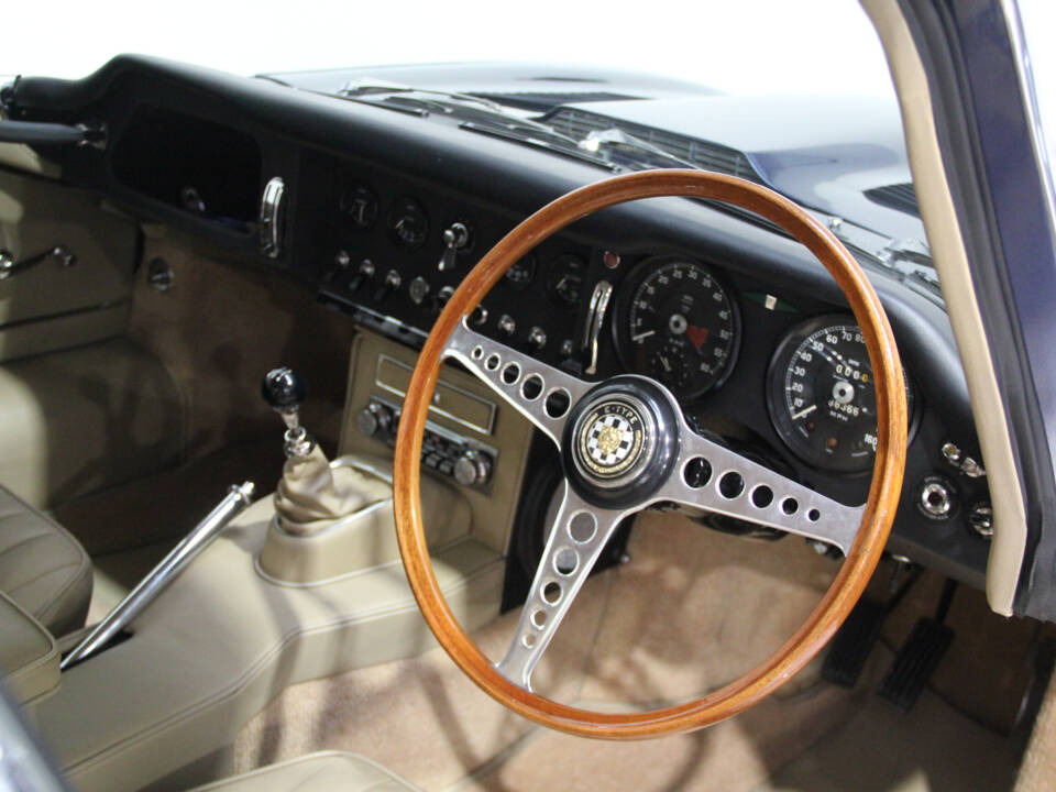 Bild 24/39 von Jaguar E-Type 4.2 (1966)
