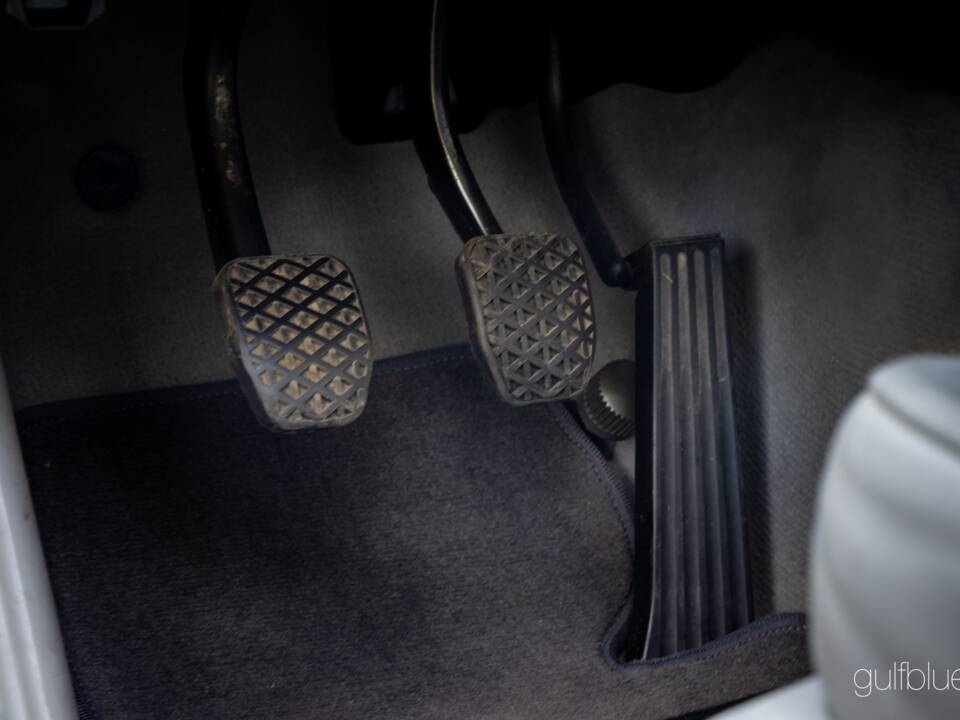 Image 30/56 of BMW 323Ci (2000)