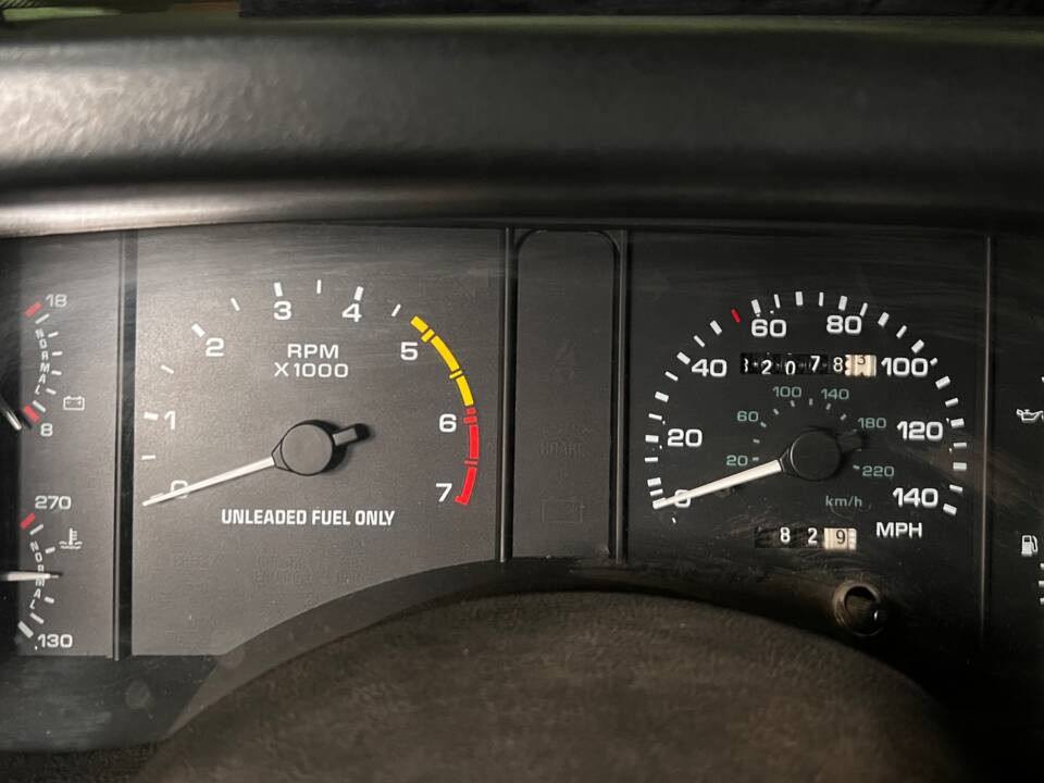 Image 14/24 of Ford Mustang LX "Summer Edition" (1992)