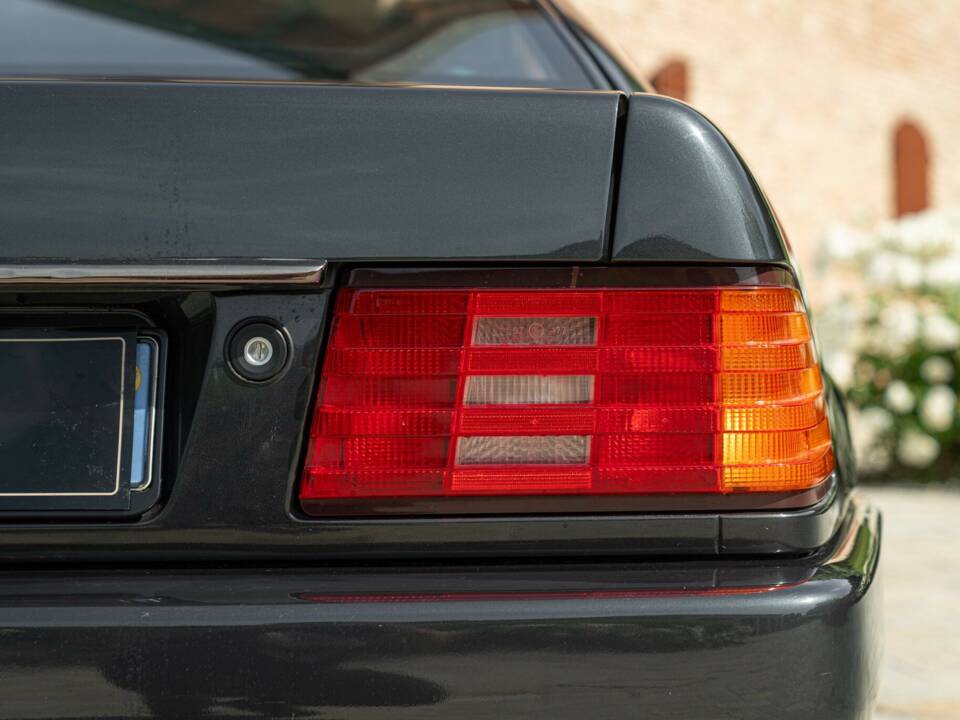 Image 16/50 of Mercedes-Benz 300 SL (1990)