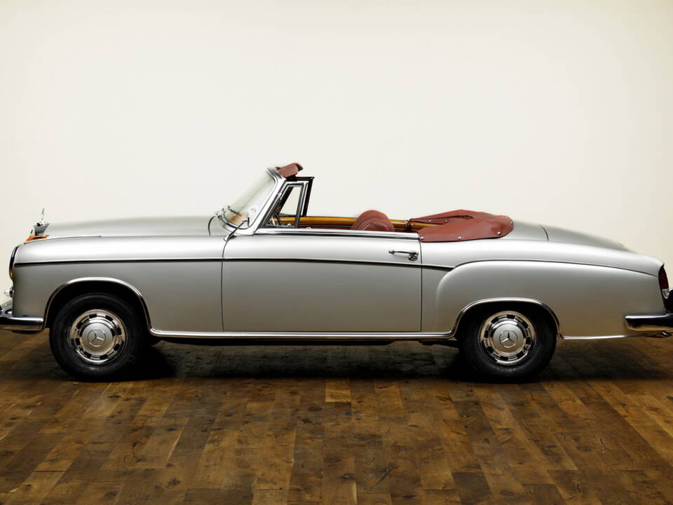 Image 2/25 of Mercedes-Benz 220 S Cabriolet (1959)