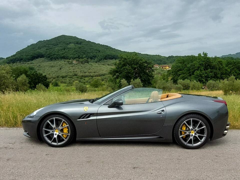 Immagine 3/11 di Ferrari California (2010)