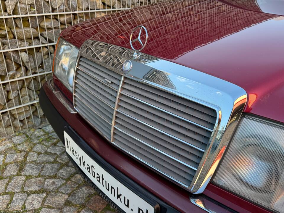 Immagine 18/75 di Mercedes-Benz 230 E (1992)