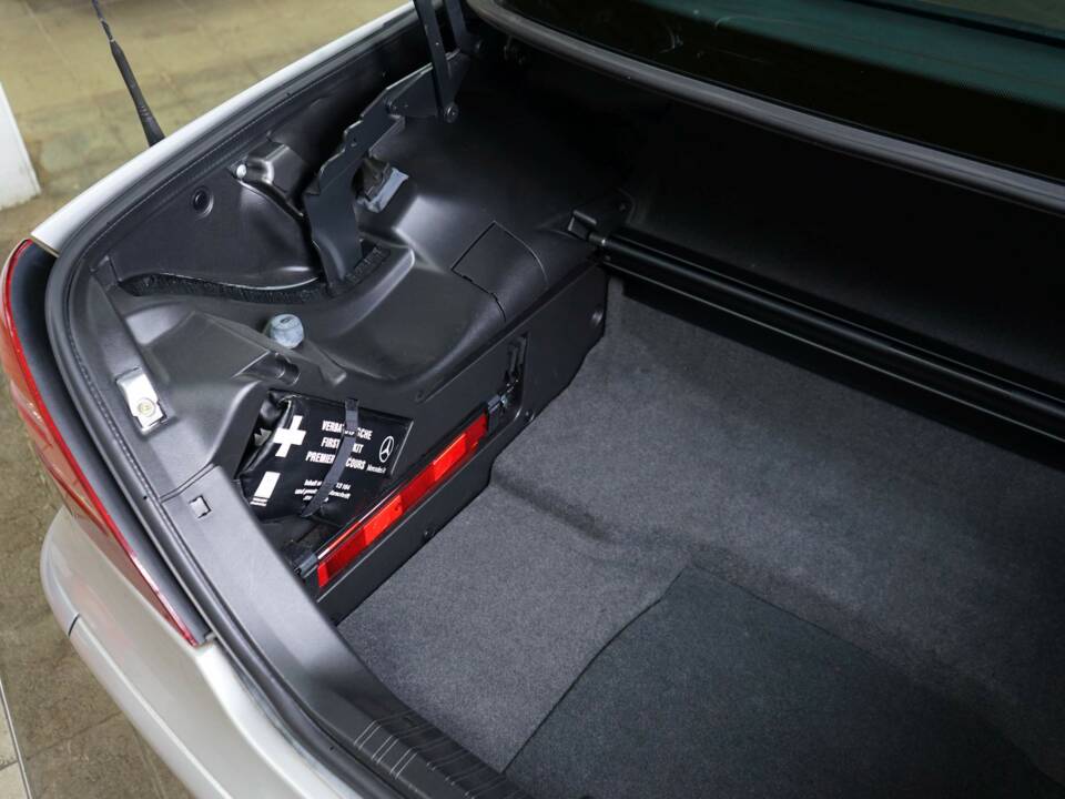 Immagine 35/50 di Mercedes-Benz SLK 32 AMG (2002)