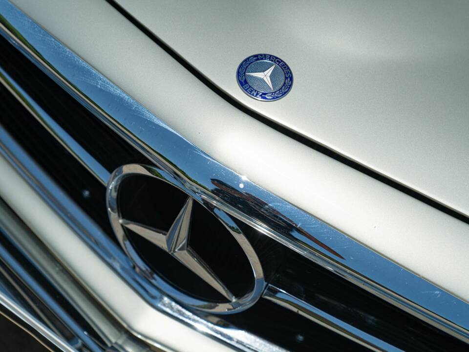 Image 24/50 of Mercedes-Benz 230 SL (1965)