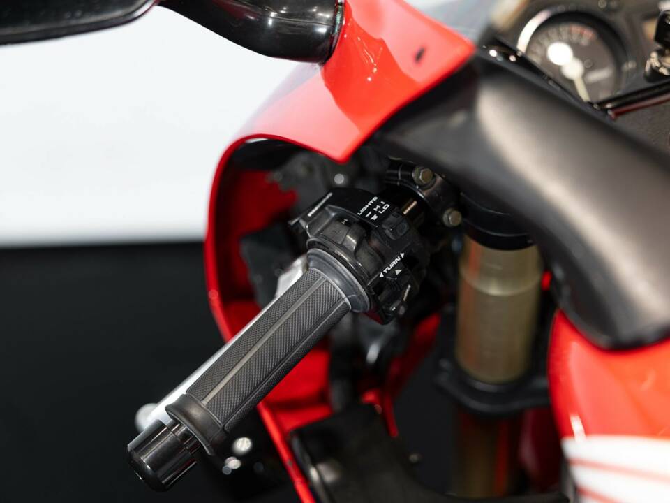 Image 30/42 de Honda RVF 750 (1994)