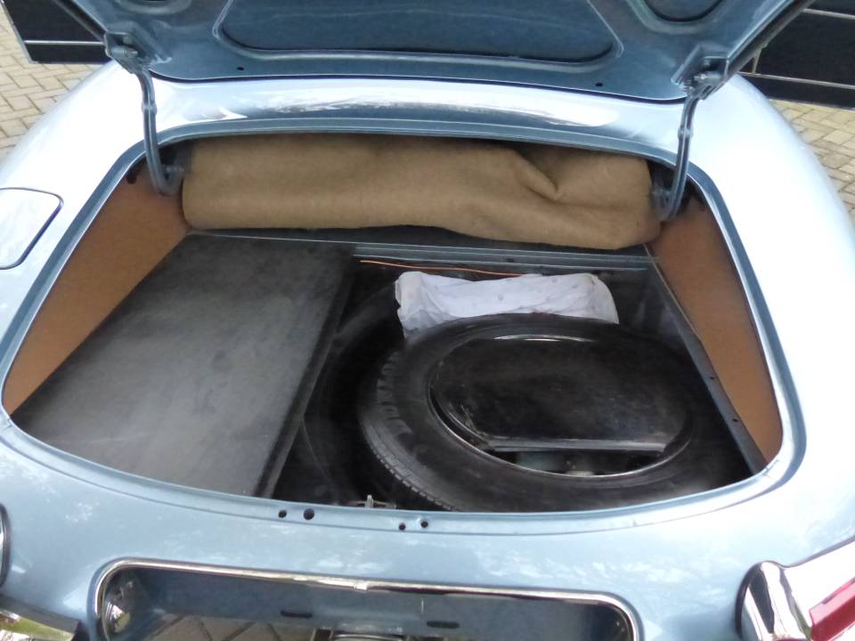 Image 19/21 de Jaguar E-Type 3.8 Flat Floor (1961)