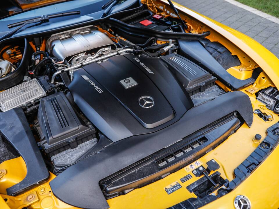 Bild 33/35 von Mercedes-AMG GT-S (1900)