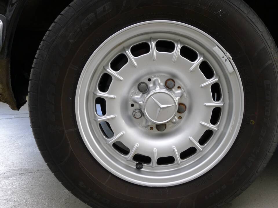 Image 33/44 of Mercedes-Benz 280 (1978)